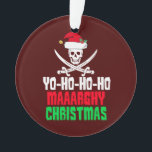 Funny Pirate Christmas Pun Yo Ho Ho Ho Ornament<br><div class="desc">Yo ho ho ho maaarghy Weihnachten! Ein lustiges Piratenweihnachtsgeschenk mit einem Schädel und gekreuzten Schwertern für einen Feiertagsscallywag. Jeder Bukcaner mit einem Sinn für Spaß für unglaublich witzig Piratenpunzen wird dieses Geschenk Liebe. Frohe Weihnachten in Piratenumgangssprache, wenn Sie wie ein Pirat, Schädel und Kreuzknochen-Stil sprechen möchten. Ein cooler, roter Piratenschmuck....</div>