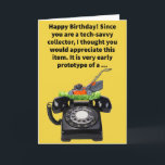 Funny Pun Mowable Phone Happy Birthday Karte<br><div class="desc">Mobiltelefone haben die Welt vom Sturm erobert,  aber nicht viele Menschen schätzen einige der frühen Gestaltungsideen,  die versucht wurden. (Bevor Sie ein Telefon verkaufen können,  müssen Sie telefonieren.) Genießen Sie diese lustige Wortspielkarte!</div>