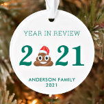 Funny Quarantine Year in Review Covid Christmas Ornament<br><div class="desc">Jahr in Review... 2020 GEKACKT! Fügen Sie einen kleinen Spaß hinzu und schicken Sie lustige Weihnachtsgrüße mit diesem santa gekackt Ornament. Es wird Ihre Familie, Freunde, Kollegen zum Lachen bringen! Personalisieren mit Namen oder löschen für keine Personalisierung. Die Verzierung ist zweiseitig. Besuchen Sie unsere Kollektion für passende Weihnachtskarten, Wohngestaltung und...</div>