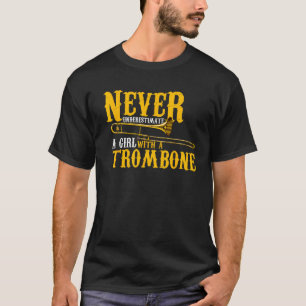 Funny Quote Play Unterschätze niemals ein Mädchen T-Shirt