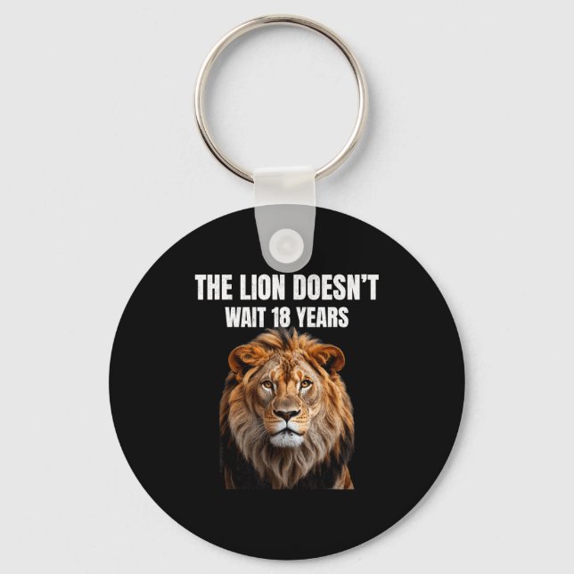 Funny Quotes The Lion Doesn't Wait 18 Years Men  Schlüsselanhänger (Vorderseite)