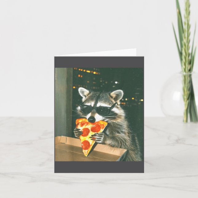 Funny Raccoon Eating Zza Animal Meme Men Women Kid Karte (Vorderseite)