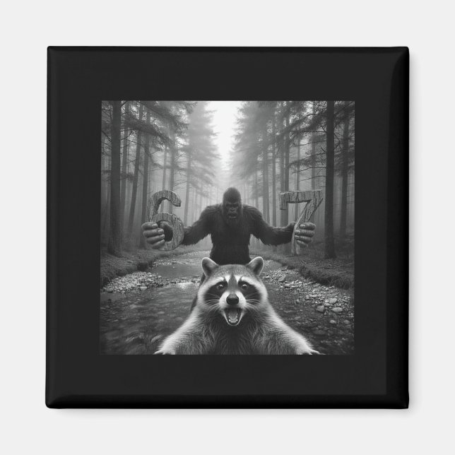 Funny Raccoon Selfie With Bigfoot 67 Six Seven Mem Magnet (Vorne)