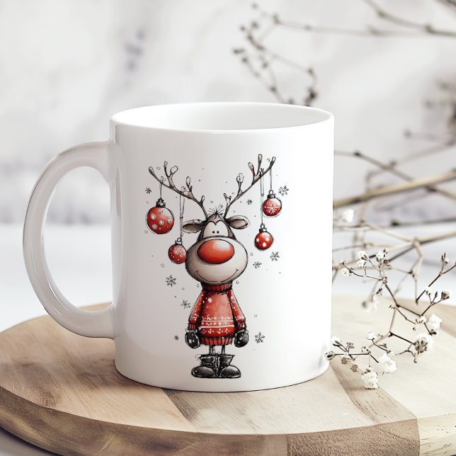 Funny Reindeer Mug – Oh Deer Christmas! Kaffeetasse (Funny Reindeer Mug – Oh Deer Christmas! on a boho wooden table with tiny white flowers)