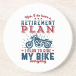 Funny Remüde Biker Ruhestätte Reiten Mein Bike Getränkeuntersetzer<br><div class="desc">Ja, ich habe einen Rentenplan. Ich habe vor, mit dem Fahrrad zu fahren. Das Design ist für diejenigen gedacht, die Motorrad fahren, Motorrad fahren, Motorrad fahren, Langlaufen und Autobahn fahren, ... Vintage und Retro-Ware für erfahrene Biker-Rentner. Ideal für Mitarbeiter im Ruhestand, Mitarbeiter, Chef, Büroleiter, Händler, Führungskraft, Krankenschwester, Lehrer, Arzt oder...</div>