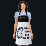 Funny Retro Bunco Schürze<br><div class="desc">Die lustige Retrofrau denkt darüber nach: "An welchen Tisch gehe ich?" Stilvolle Schürze für Bunco Spieler in Schwarz und Weiß. Personalisiert mit Bunco Queen oder Titel Ihrer Wahl. Vergnügungspreis oder Geschenk der Gastgeberin.</div>