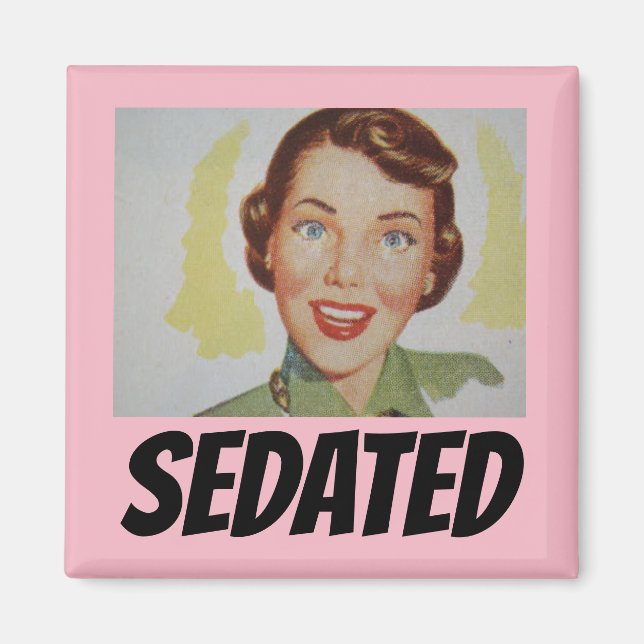 Funny Retro Hausfrau Kühlschrankmagnet, SEDATED Magnet (Vorne)