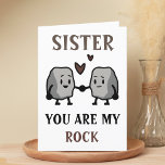 Funny Rock Pun Joke Spaß Sister Happy Birthday Dankeskarte<br><div class="desc">Hübsche Geburtstagskarte für rockige Schwestern! Design hat zwei niedliche Steine,  die Händchen mit der Nachricht "Schwester,  du bist mein Stein. Ich werde dich nie für Granit nehmen!" Brauner und schwarzer Text. Passen Sie es an und fügen Sie Ihre persönliche Nachricht hinzu.</div>