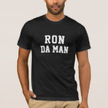 Funny Ron Da Man T-Shirt<br><div class="desc">Dieses lustige Design enthält die Worte "RON DA MAN". Sie können den Namen und die Wörter zu dem ändern, was Sie möchten, indem Sie auf "Diese Vorlage personalisieren" klicken. Wenn Sie Hilfe bei der Anpassung benötigen, schreiben Sie mir bitte eine E-Mail an ybnormalone@gmail.com. Danke, dass du bei www.zazzle.com/ybnormal1 angehalten hast!...</div>
