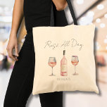 Funny Rosé Der ganze Tag Wein Tragetasche<br><div class="desc">Diese köstliche Tote-Tasche ist perfekt für Weinliebhaber, die ein wenig Spaß mit ihrem Stil genießen. Mit der spielerischen Phrase "Rosé All Day" oben ist es mit einem charmanten Aquarelldesign aus zwei Weingläsern und einer Weinflasche geschmückt. Die stilvolle Schrift-Typografie fügt eine Touch von Eleganz hinzu und macht sie zu einem großartigen...</div>