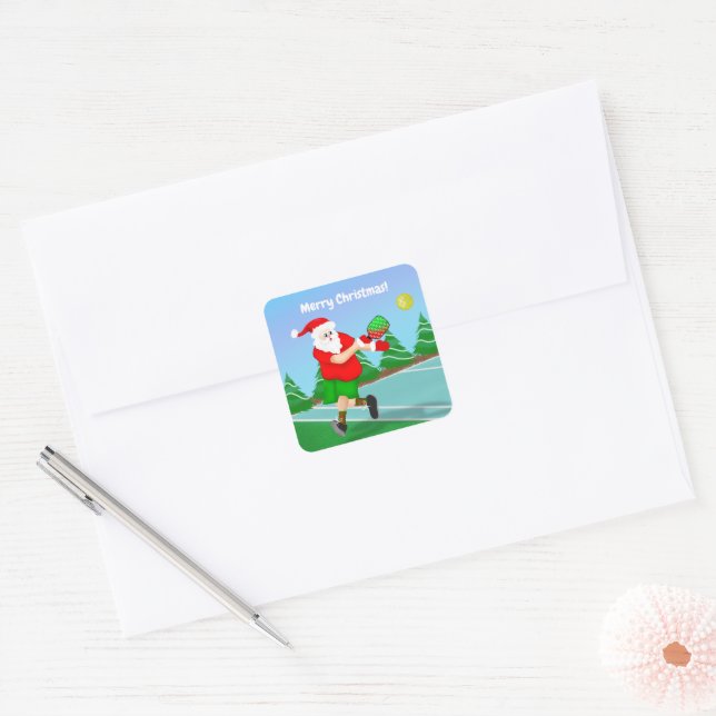 Funny Santa Playing Pickleball Frohe Weihnachten Quadratischer Aufkleber (Umschlag)