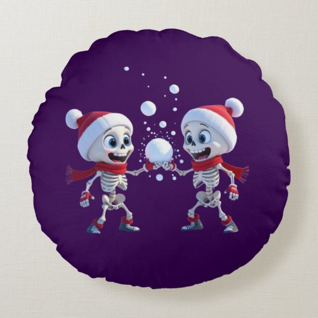Funny Santa Skeletons Having a Snowball Fight  Rundes Kissen (Vorderseite)