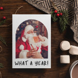 Funny Santa Wunderschöne Zeit Biere Weihnachten<br><div class="desc">Unsere "It's the Most Wonderful Time for a Bier" Funny Weihnachten Postcard - eine skurrile und festliche Art, Ihren Feiertagsgruß mit einem Spaß zu bereichern! Auf dieser Karte steht der Weihnachtsmann, der fröhliche alte Mann selbst, Sprichwort "Was für ein Jahr!" und eine Pause von seinen Geschenkpflichten einlegen, um einen kalten...</div>