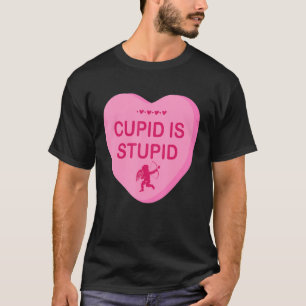 Funny Sarcastic Anti Valentine Tag Cupid ist Stupe T-Shirt