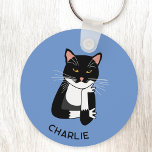 Funny Sarcastic Cat Personalisiert Schlüsselanhänger<br><div class="desc">Eine sarkastische,  unenthusiastische und verärgerte schwarz-weiße Bicolor Tuxedo Katze für Tierfreunde. Ändern oder entfernen Sie den Namen oder den Text,  der angepasst werden soll. Originelle Kunst von Nic Squirrell.</div>