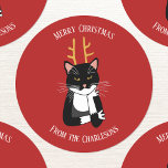 Funny Sarcastic Christmas Cat Runder Aufkleber<br><div class="desc">Eine lustige sarkastische,  verärgerte und unbegeisterte schwarz-weiße Tuxedokatze mit Weihnachtsliedern. Ho ho,  und all das Zeug. Ändern Sie den Text und den Namen oder entfernen Sie ihn,  um ihn zu personalisieren. Originelle Kunst von Nic Squirrell.</div>