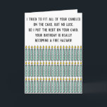 Funny Sarcastic Zitat Candles Happy Birthday Karte<br><div class="desc">Dieses lustige und komische Design ist die perfekte Wahl für den Geburtstagsmann oder die Geburtstagsfrau mit einem Sinn für Spaß. Auf einem schlichten, weißen Hintergrund stehen handgezeichnet aquamarin-weiße Kerzen-Illustrationen. Das Zitat besagt: "Ich habe versucht, all deine Kerzen auf den Kuchen zu passen. Aber kein Glück. Also legte ich die Erholung...</div>