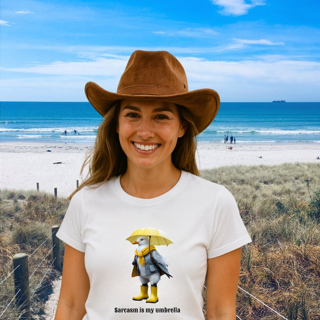 Funny Seagull in Rain Boots - Beach Spaß Tri-Blend Shirt (Von Creator hochgeladen)