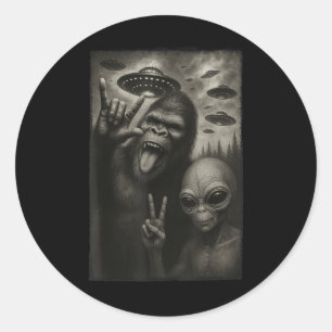 Funny Selfie Bigfoot Alien Sasquatch Rock On Hand Runder Aufkleber
