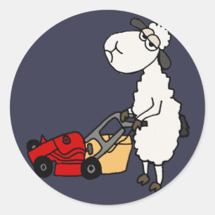 Funny Sheep Mowing Grass Cartoon Runder Aufkleber
