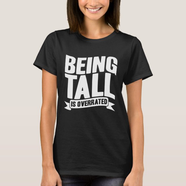 Funny Short People Being Tall Is Overrated Sarcast T-Shirt (Vorderseite)