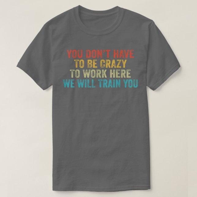 Funny Sie müssen nicht verrückt sein, hier arbeite T-Shirt (Design vorne)