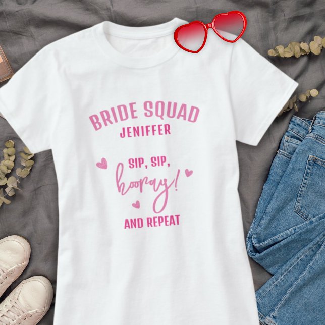 Funny Simple Bridesmaid Bachelorette Wedding T-Shirt (Von Creator hochgeladen)