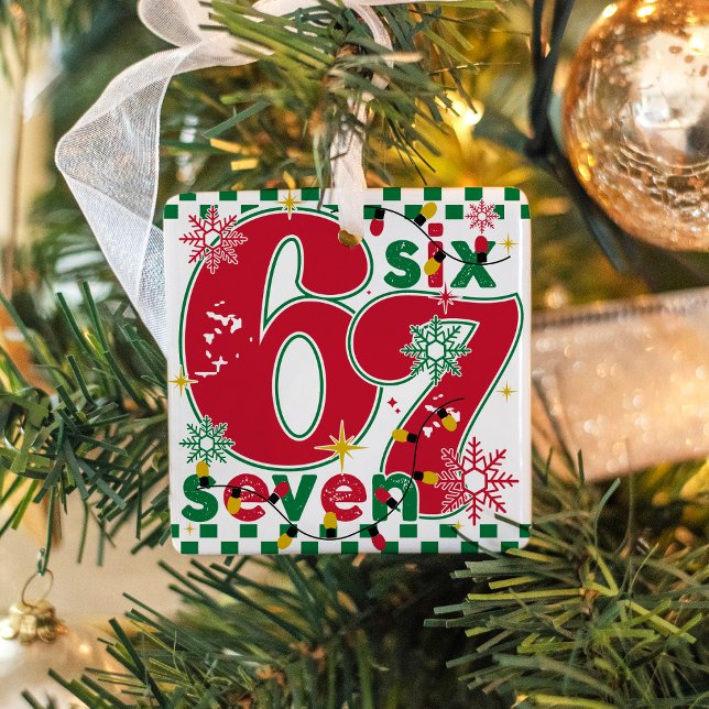 Funny Six Seven 67 6 7 Meme Christmas Gift Holiday Keramikornament (Funny Six Seven 67 meme colorful red green gold checkerboard retro Christmas Holiday square ornament)