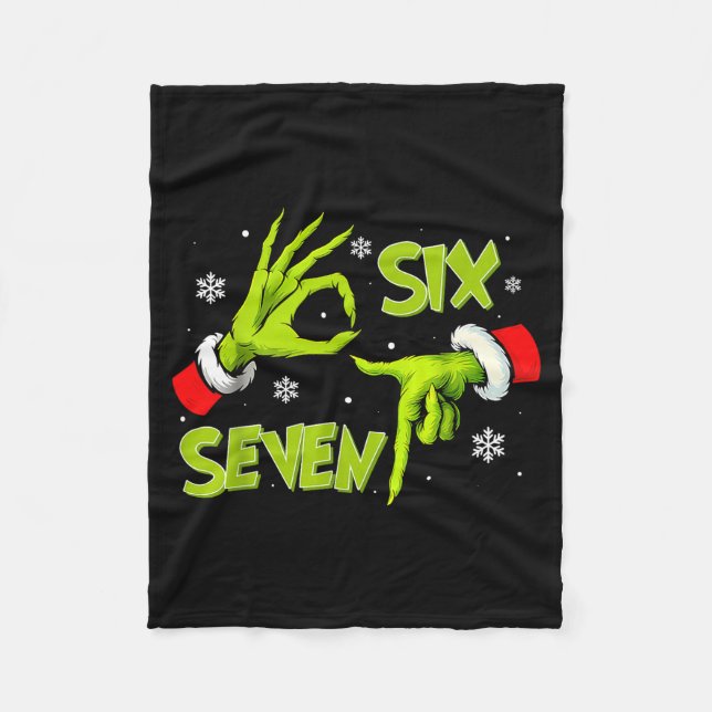 Funny Six Seven 67 Meme 6 7 Christmas Elf Hand Boy Fleecedecke (Vorderseite)