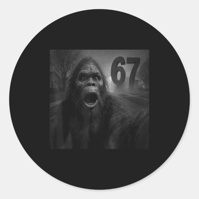 Funny Six Seven 6 7 Meme Gen Z Alpha Slang Bigfoot Runder Aufkleber (Vorderseite)
