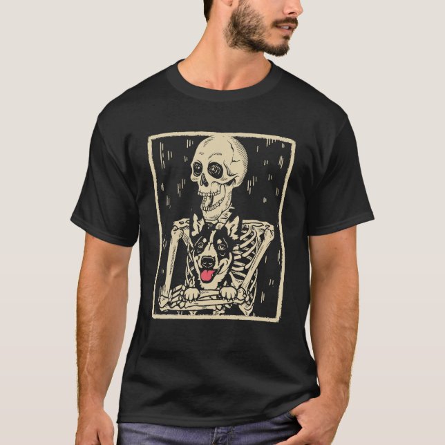 Funny Skeleton Hugs Australian Cattle Dog T-Shirt (Vorderseite)