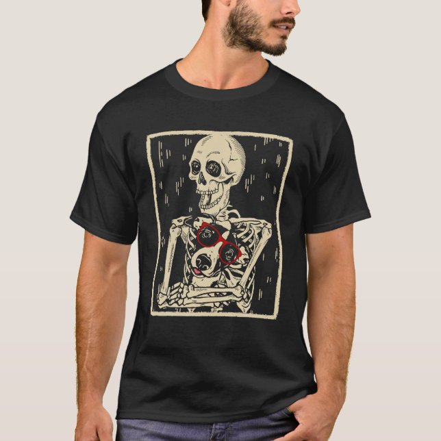 Funny Skeleton Hugs Whippet Dog Retro Halloween T-Shirt (Vorderseite)