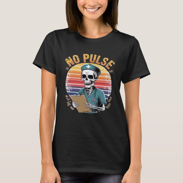 Funny Skeleton Nurse No Pulse Design � Dark Humor  T-Shirt (Vorderseite)