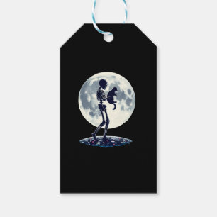 Funny Skeleton spielt mit einem Niedlichen Katzen Geschenkanhänger