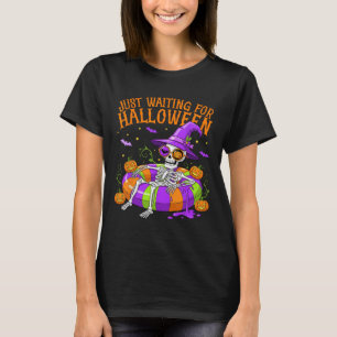 Funny Skeletts Float gerade Gewartet zu Halloween  T-Shirt