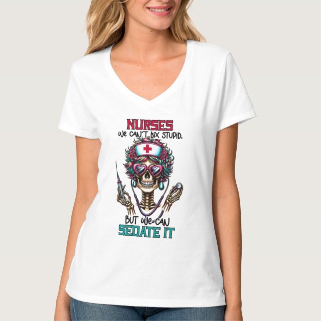 Funny skeletts Nurse word art T-Shirt (Vorderseite)