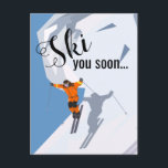 Funny Skiing | Skiurlaubsziele für Reisen Postkarte<br><div class="desc">Winterurlaub-Postkarte mit einem Mann,  der einen schneebedeckten Berg hinunter fährt,  und dem lustigen Sprichwort "Ski you soon..".</div>