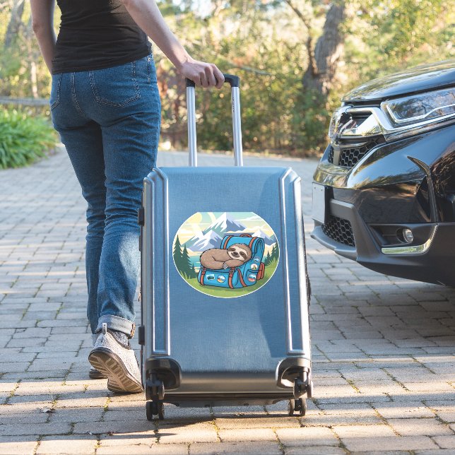 Funny Sloth Hiking Oversized T-Shirt Aufkleber (Koffer Insitu)