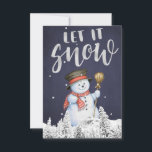 Funny Snowman | Lassen Sie es Silber Typografie er Karte<br><div class="desc">Let It Snow Silber Glitzer gebürstete Typografie-Skript über einem großen Schneemann mit Hut und Rotschal umgeben von fallendem Schnee auf einem dunkelblauen Kalkboard Hintergrund Mitternacht mit einer Bergszene mit Kiefern machen eine rustikale moderne Winterferien Grußkarte. Persönlich auf der Rückseite mit Text und Signatur! Geeignet für saisonale Mailings für Familien, Privatpersonen...</div>
