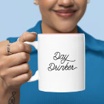 Funny Spaß Trendy Typografy Day Drinker Wein Zweifarbige Tasse<br><div class="desc">Trendy,  niedlich,  lustig Kaffee Tasse Sprichwort "Day Drinker" in moderner Typografie auf der zweifarbigen Kaffee-Tasse. Das pinkfarbene Interieur mit diesem Zitat,  aber in vielen weiteren Farben erhältlich.</div>