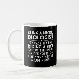 Funny Sprichwort ist ein Mikrobiologe. Es ist einf Kaffeetasse