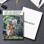 Funny Squirrel Deez Nuts Adult Humor Birthday Karte<br><div class="desc">Ich habe dir etwas zum Geburtstag got... DEEZ NUTS! Ein unglaublich witzig Eichhörnchen spielt Wortwahl über seine Nüsse. Roher Spaß zum Geburtstag eines Erwachsenen. Lass deine Freunde mit diesem Pop Kulturangebot lachen.</div>