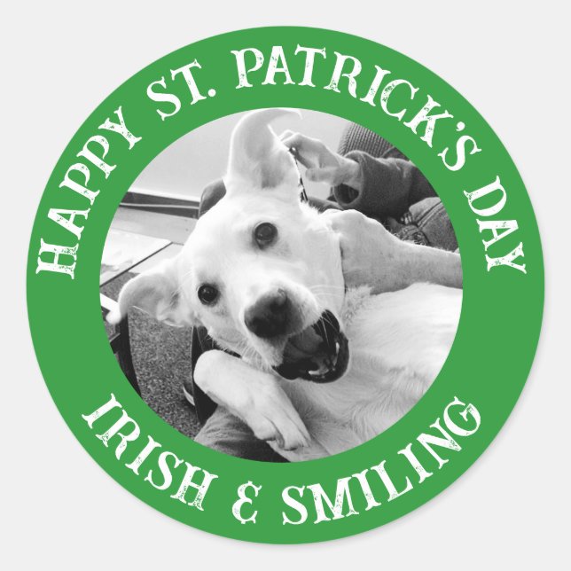 Funny St. Patrick's Day Irish and Smiling Dog Runder Aufkleber (Vorderseite)