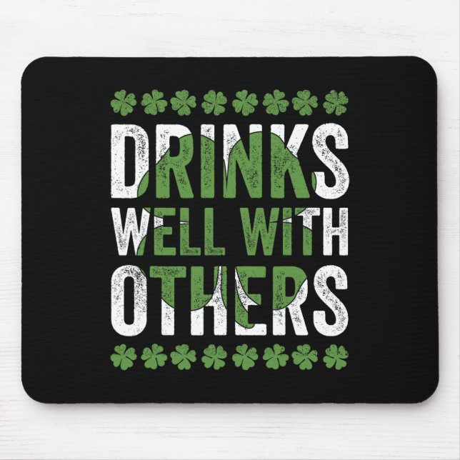 Funny St Patricks Day trinkt gut mit anderen Biere Mousepad (Vorne)