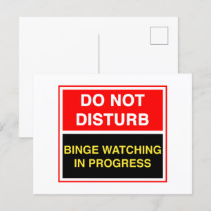 Funny stört Binge Watching nicht beim Fernsehen Postkarte
