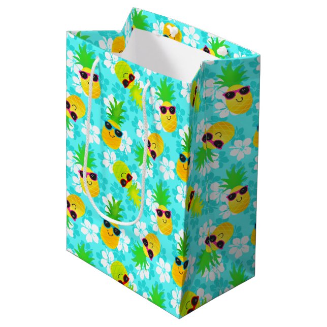 Funny Summer Tropical Pineapses Mittlere Geschenktüte (Vorderseite Schrägansicht)