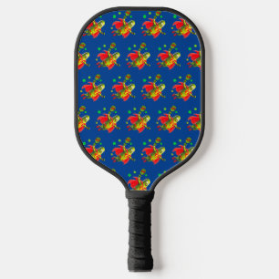 Funny SuperPickleman über dunkelblauer Hintergrund Pickleball Schläger