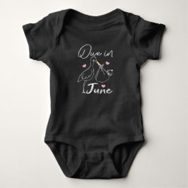 Funny Swan soll im Juni ein Niedliches neues Baby Strampler