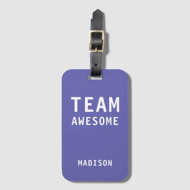 Funny Team Phantastisch Lila Personalisierter Name Gepäckanhänger (Vorderseite Vertikal)