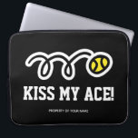 Funny tennis player gifts - Kiss my ace 15 inch Laptopschutzhülle<br><div class="desc">Funny tennis player gifts - Kiss my ace 15 inch laptop sleeve. Personalized computer accessories for men women and kids. Create one for boy,  girl,  son,  dad,  mom,  daughter,  sister,  coach,  trainer,  friends,  team mate etc. Yellow tennis ball drawing with humorous quote. Tennis humor for him or her.</div>